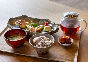 Local vegetables and grains lunch